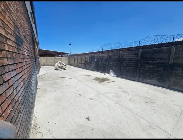 330M² WAREHOUSE FOR SALE IN BENONI SOUTH